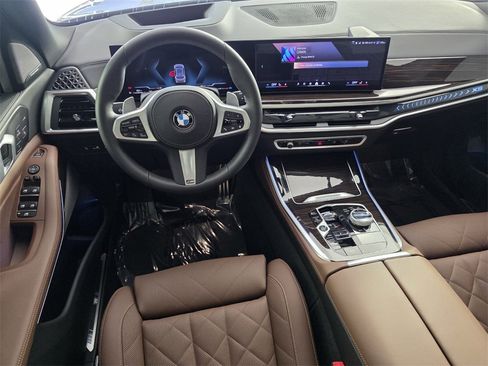 Used 2025 BMW X5 xDrive40i w/ Executive Package image 13