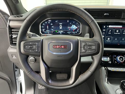 Used 2025 GMC Sierra 1500 AT4 w/ AT4 Premium Package AWD/4WD image 18