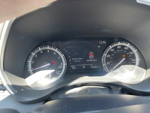 Used 2021 Toyota Highlander XLE FWD image 21