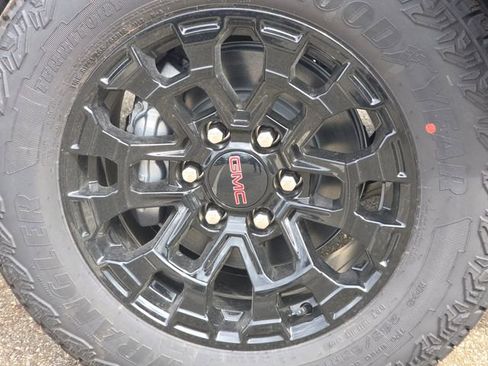 New 2026 GMC Canyon Elevation w/ Convenience Package image 10