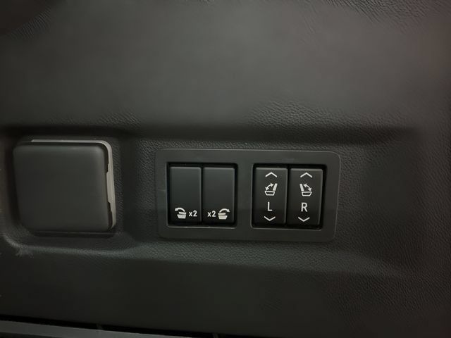 Used 2022 GMC Yukon AT4 AWD/4WD image 9
