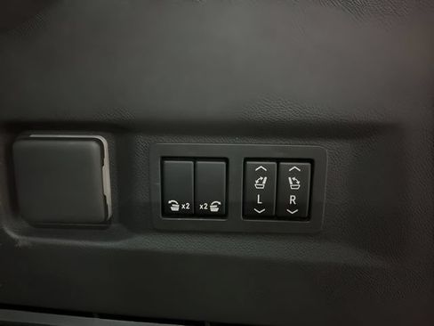 Used 2022 GMC Yukon AT4 AWD/4WD image 9