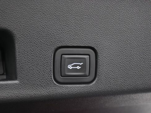 Used 2024 Chevrolet Traverse LT image 39