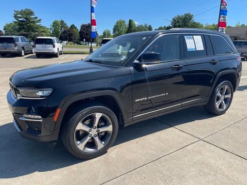 Used 2023 Jeep Grand Cherokee Limited w/ Luxury Tech Group II AWD/4WD image 2
