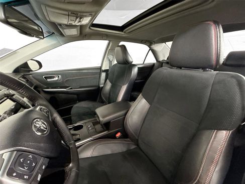 Used 2017 Toyota Camry XSE image 3