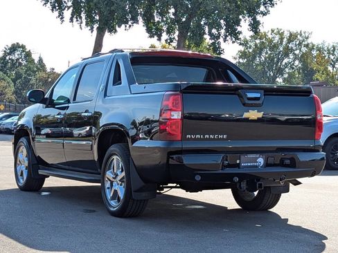 Used 2013 Chevrolet Avalanche LTZ image 10