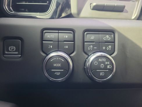 Used 2022 GMC Sierra 1500 AT4X image 35