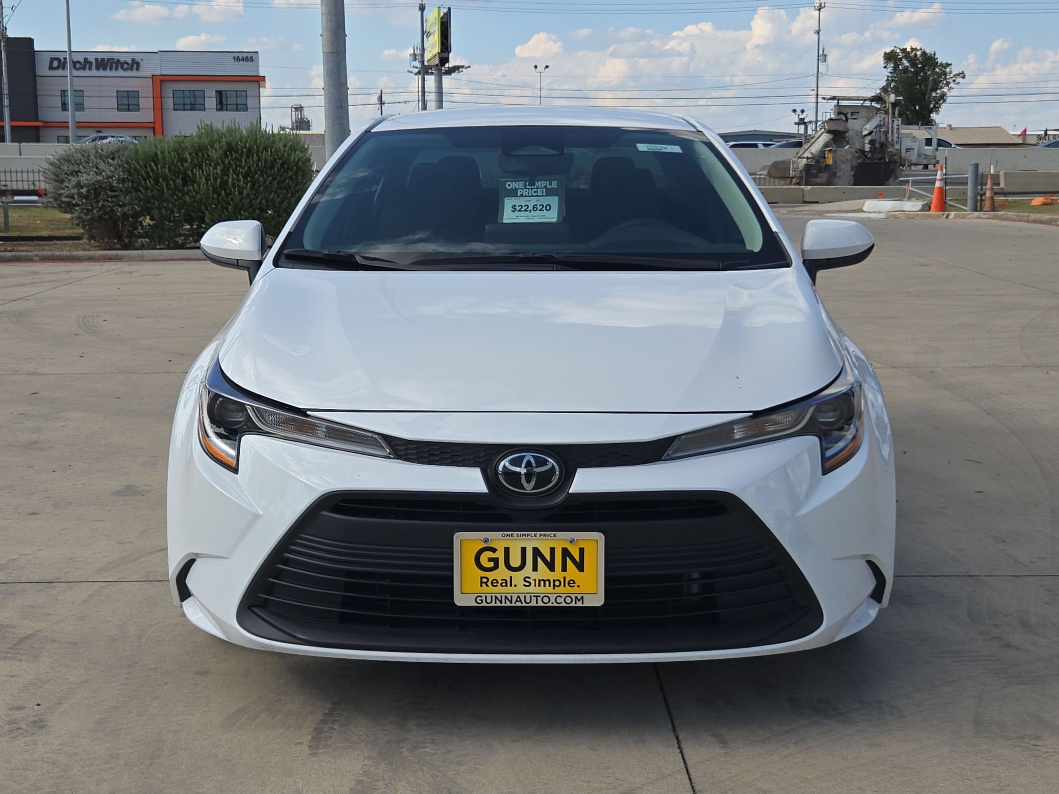 Used 2025 Toyota Corolla LE FWD image 8