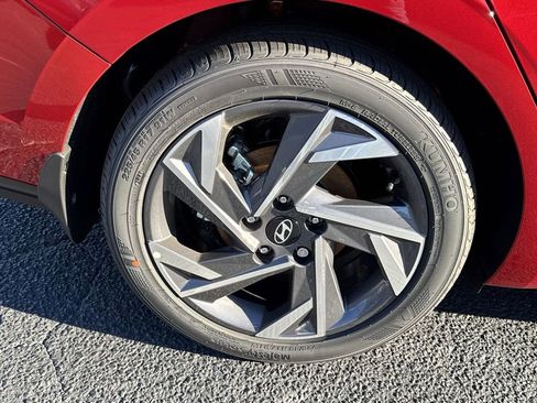 New 2025 Hyundai Elantra SEL FWD image 16