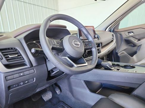 Used 2023 Nissan Rogue SV w/ SV Premium B Package image 18