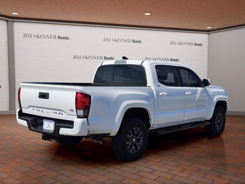 Used 2022 Toyota Tacoma SR5 w/ Technology Package RWD image 9