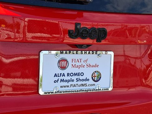 Used 2023 Jeep Renegade Latitude AWD/4WD image 16