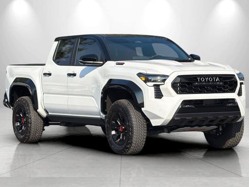 Used 2024 Toyota Tacoma TRD Pro AWD/4WD image 9