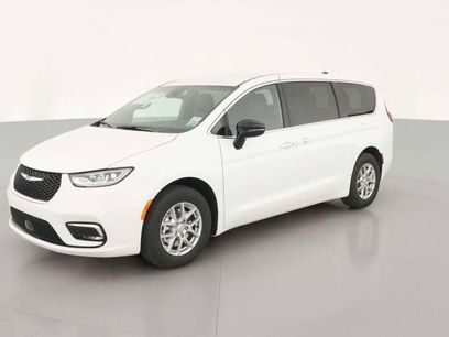 New 2026 Chrysler Pacifica Select