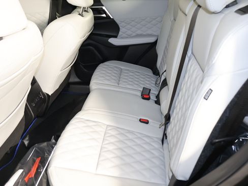 Used 2025 Mitsubishi Outlander SEL image 15