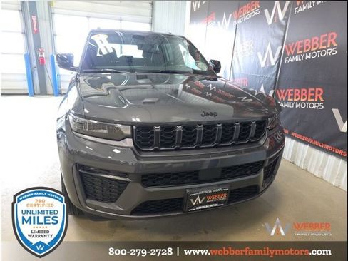New 2026 Jeep Grand Cherokee Altitude AWD/4WD image 2