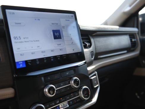 Used 2024 Ford Expedition Limited image 20