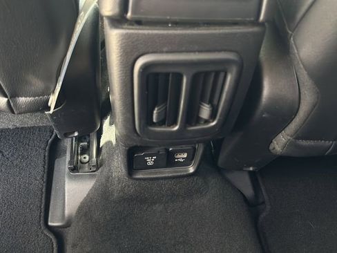 Used 2018 Jeep Compass Latitude w/ Popular Equipment Group FWD image 16