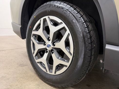 Used 2023 Subaru Forester Premium AWD/4WD image 11