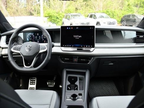 New 2026 Volkswagen Tiguan SE R-Line AWD/4WD image 17