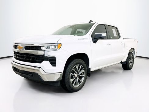 Used 2024 Chevrolet Silverado 1500 LT image 3