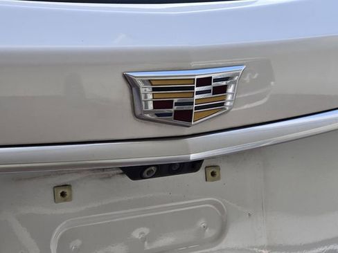 Used 2020 Cadillac XT5 Premium Luxury FWD image 9