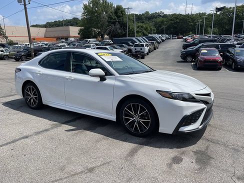 Used 2023 Toyota Camry SE FWD image 6