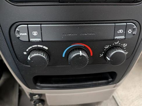 Used 2002 Chrysler Voyager eC image 28