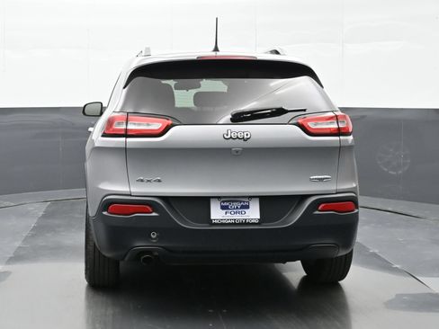Used 2016 Jeep Cherokee Latitude AWD/4WD image 2