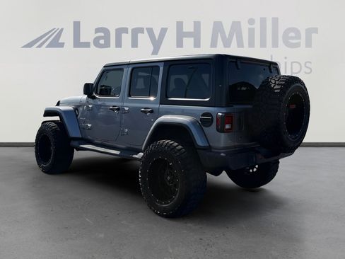 Used 2018 Jeep Wrangler Unlimited Sahara w/ Uconnect 4C Nav & Sound Group AWD/4WD image 3