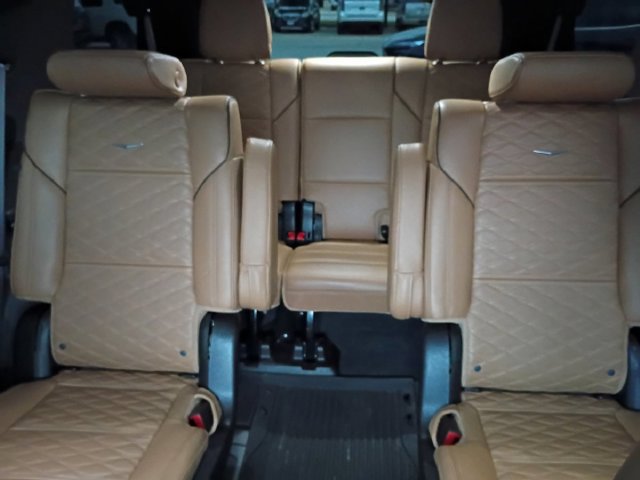 Used 2023 Cadillac Escalade Sport w/ LPO, ONYX Package AWD/4WD image 5