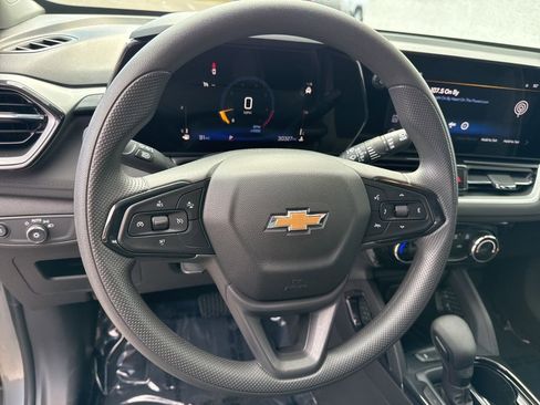 Used 2025 Chevrolet TrailBlazer LT FWD image 13