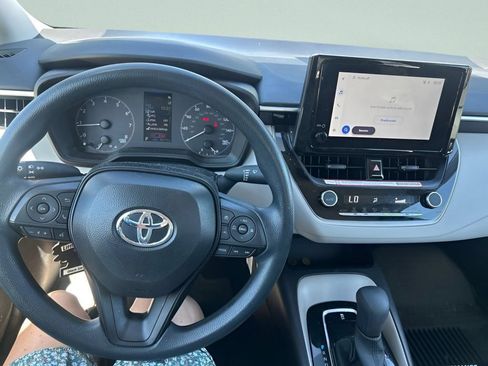 Used 2025 Toyota Corolla LE FWD image 29