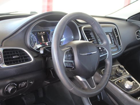 Used 2015 Chrysler 200 Limited FWD image 10