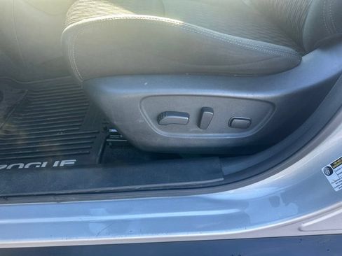 Used 2017 Nissan Rogue SV AWD/4WD image 14