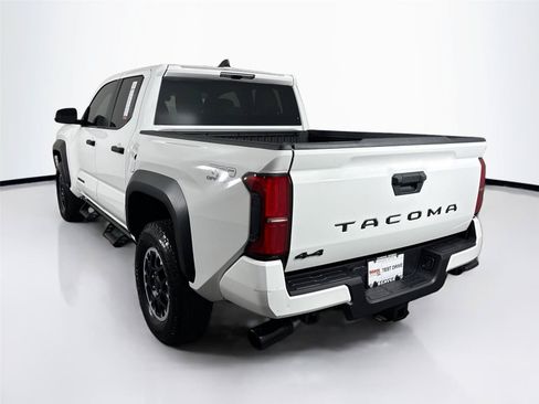 Certified 2025 Toyota Tacoma TRD Off-Road AWD/4WD image 11