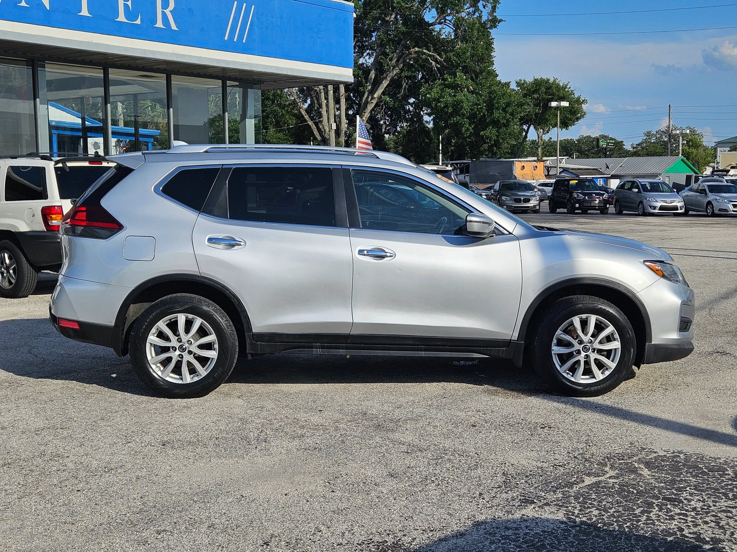 Used 2020 Nissan Rogue SV AWD/4WD image 8