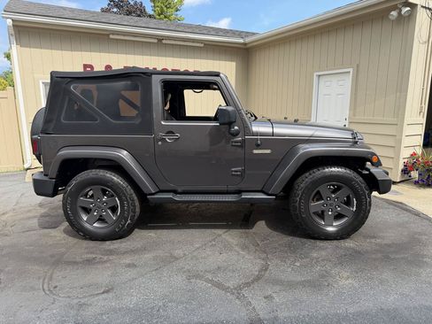 Used 2016 Jeep Wrangler Sport AWD/4WD image 2