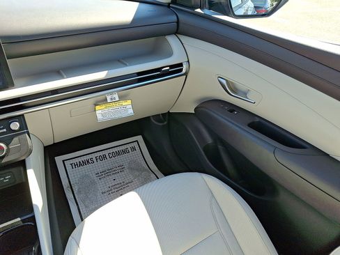 Certified 2025 Hyundai Tucson SE image 11