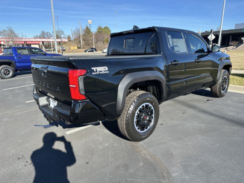 Used 2026 Toyota Tacoma TRD Off-Road w/ TRD Off Road Upgrade Package AWD/4WD image 10