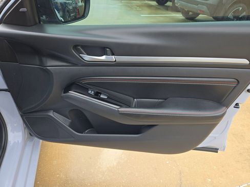 Used 2023 Nissan Altima 2.5 SR w/ SR Premium Package FWD image 30