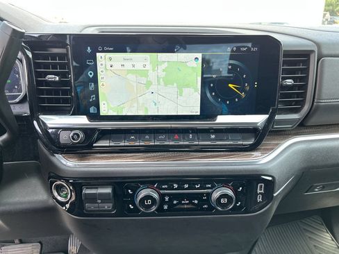 Used 2025 Chevrolet Silverado 1500 LT AWD/4WD image 18