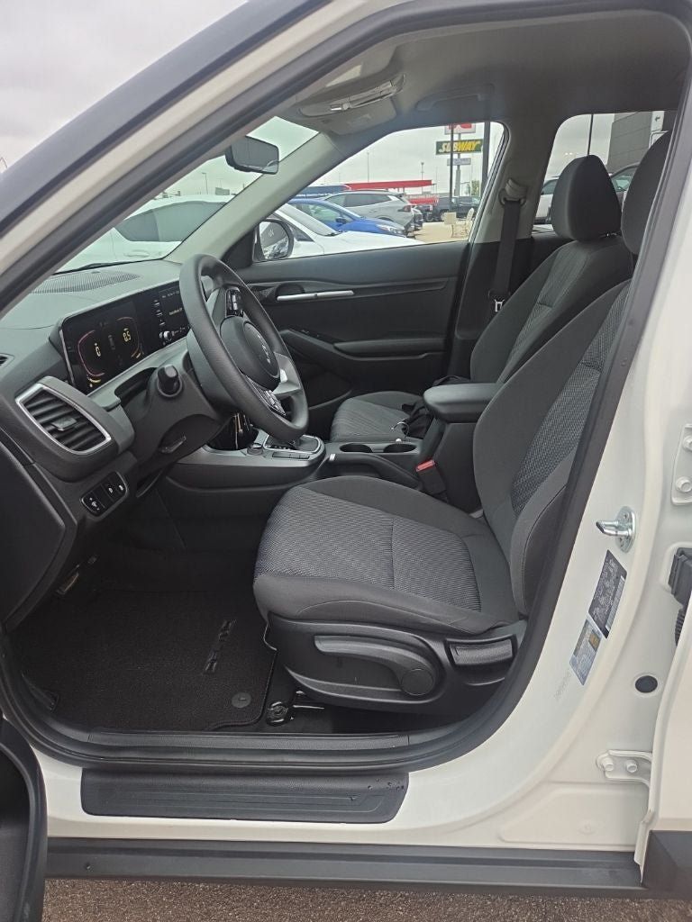 Used 2024 Kia Seltos LX AWD/4WD image 13