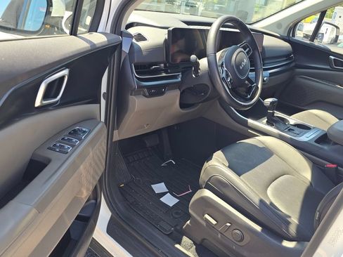 Certified 2025 Kia Carnival FWD image 7