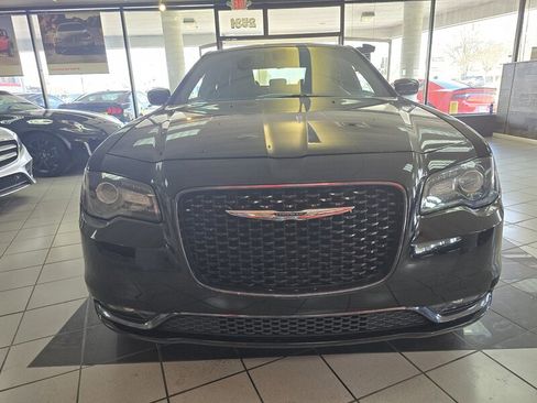Used 2018 Chrysler 300 S image 2