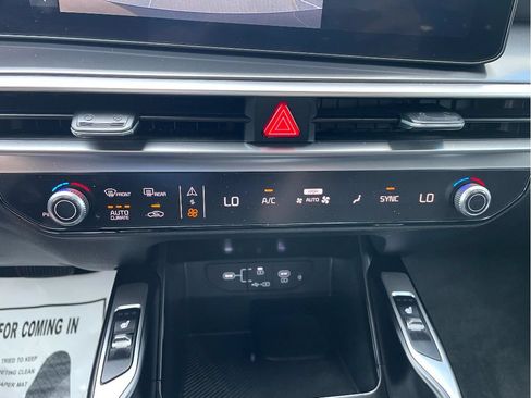 Used 2024 Kia Sorento S AWD/4WD image 18