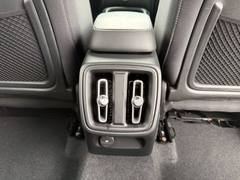 Used 2023 Volvo XC40 B5 Core AWD/4WD image 21