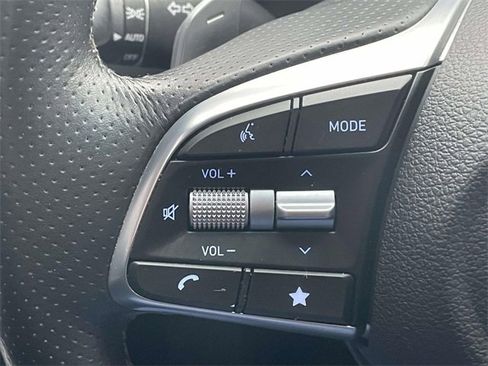 Used 2023 Genesis G70 2.0T image 19