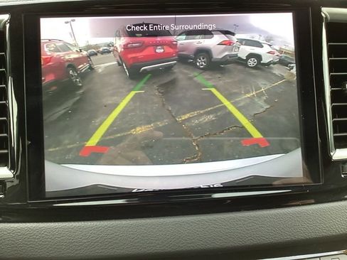 Used 2024 Chrysler Pacifica Touring-L image 20