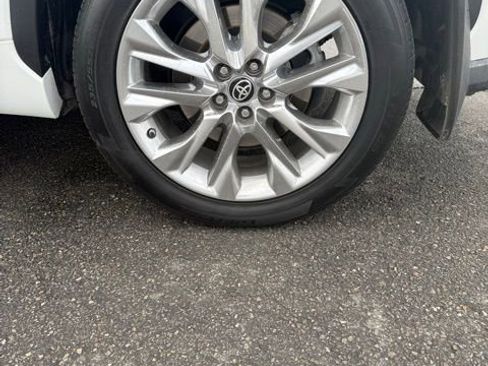 Used 2023 Toyota Highlander Limited image 11